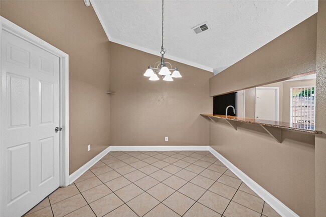 Building Photo - 15815 Thistledew Dr