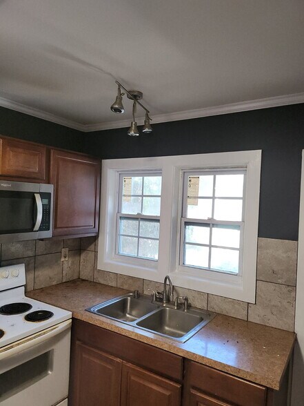 Building Photo - 2229 8th St