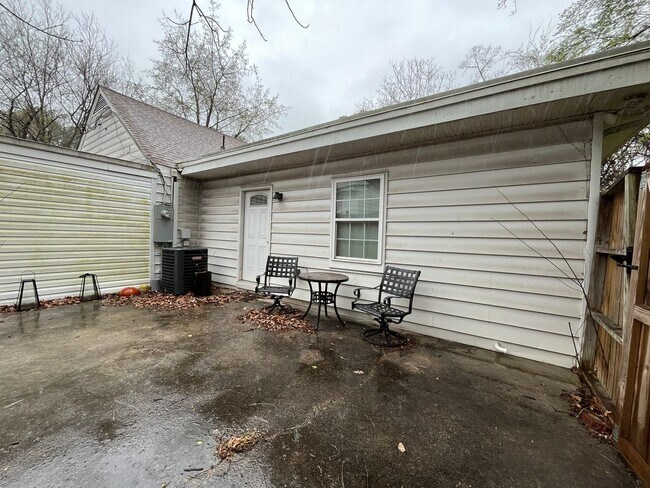 Building Photo - Newly Remodeled 3BD, 2BA Raleigh Home with Fenced Yard in Prime Location Near Downtown Raleigh, N...