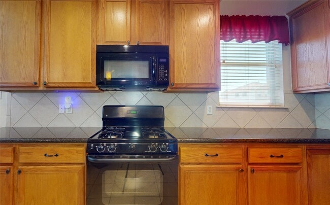 Building Photo - 21499 Pleasant Forest Dr