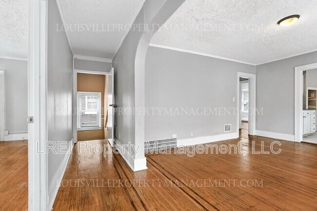 Building Photo - 664 Lindell Avenue - 2