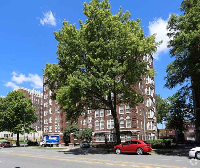 Building Photo - Georgian Court Apartments