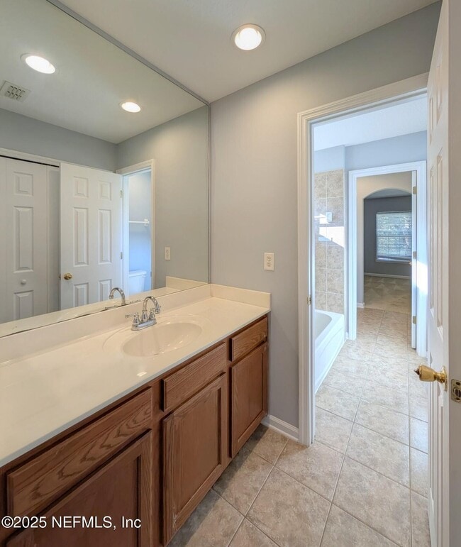 Building Photo - 129 Castlegate Ln