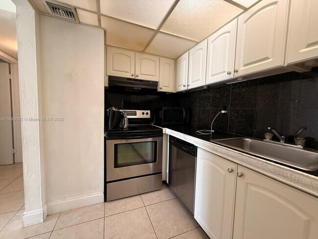 Building Photo - 13890 SW 90th Ave