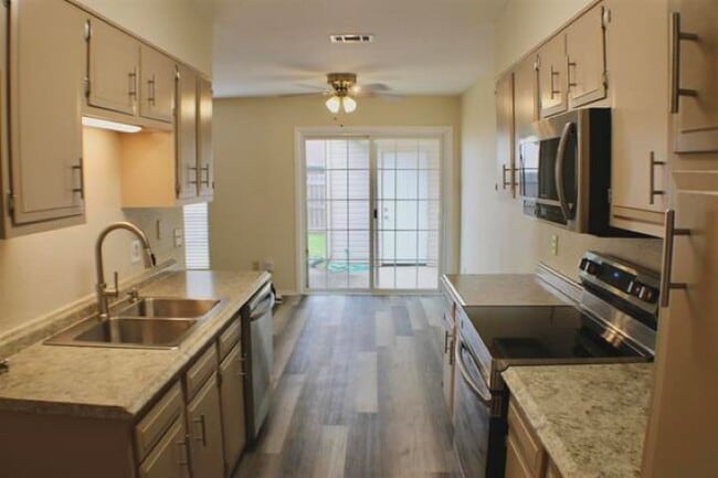Building Photo - 8690 Manion Dr