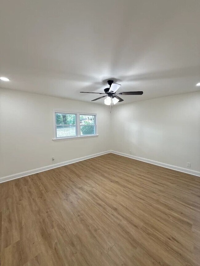 Building Photo - Spacious 4BR/3BA Retreat in Decatur