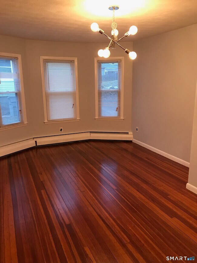 Building Photo - 118 Woodland St