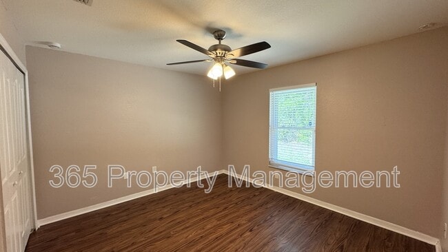 Building Photo - 10 Bellis Ct