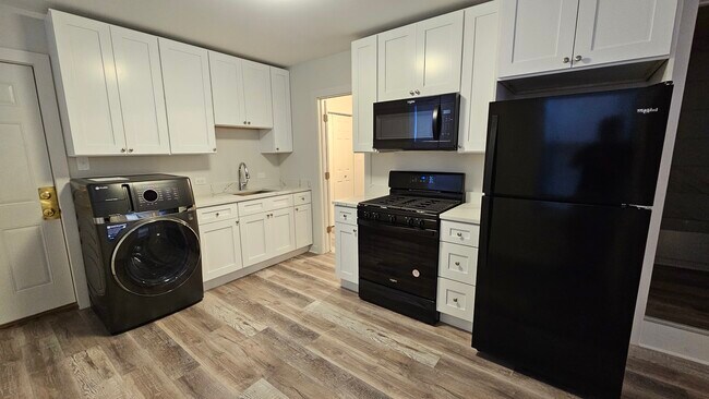 Building Photo - 2216 W 21st Pl