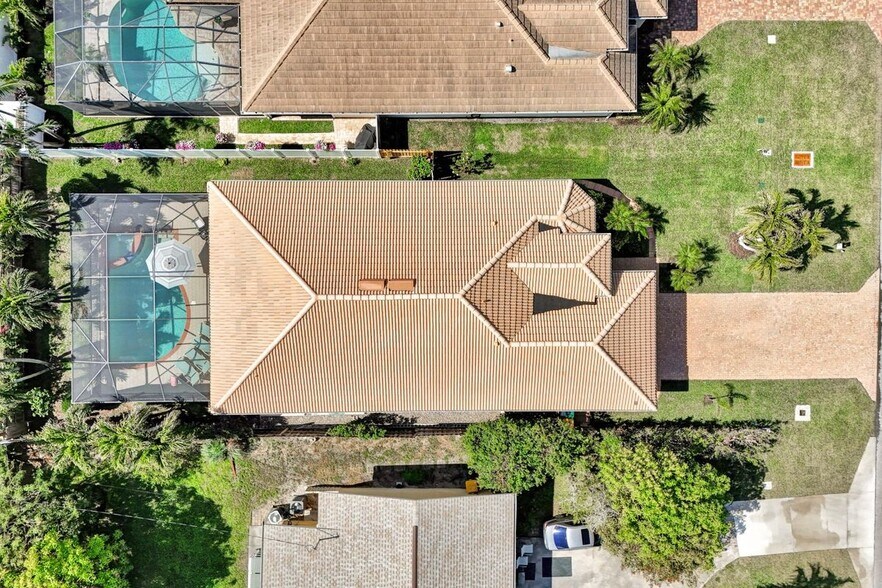 Building Photo - 684 98th Ave N