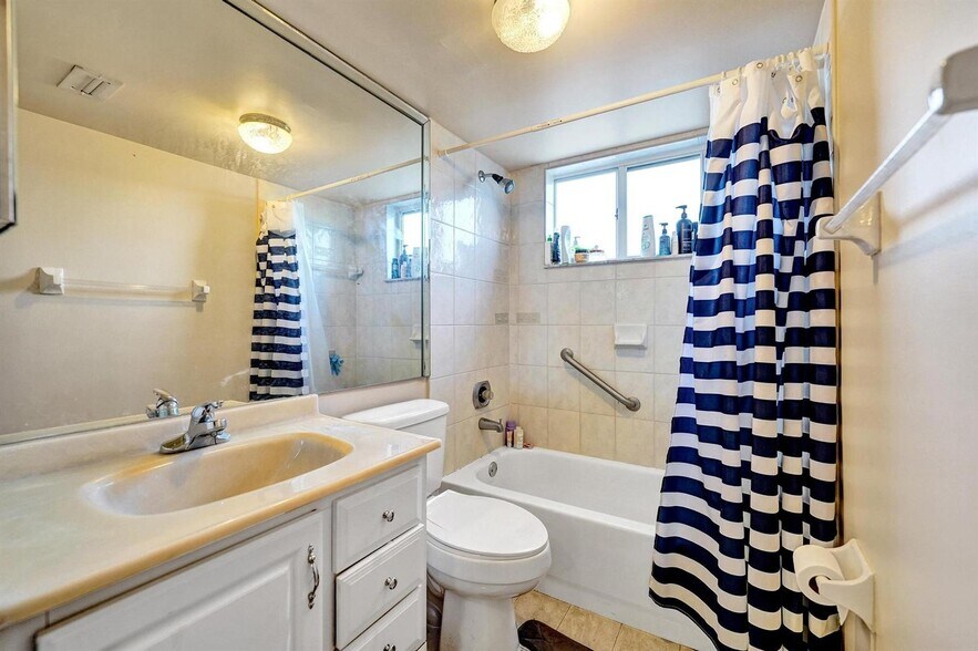 Building Photo - 9470 Tangerine Pl