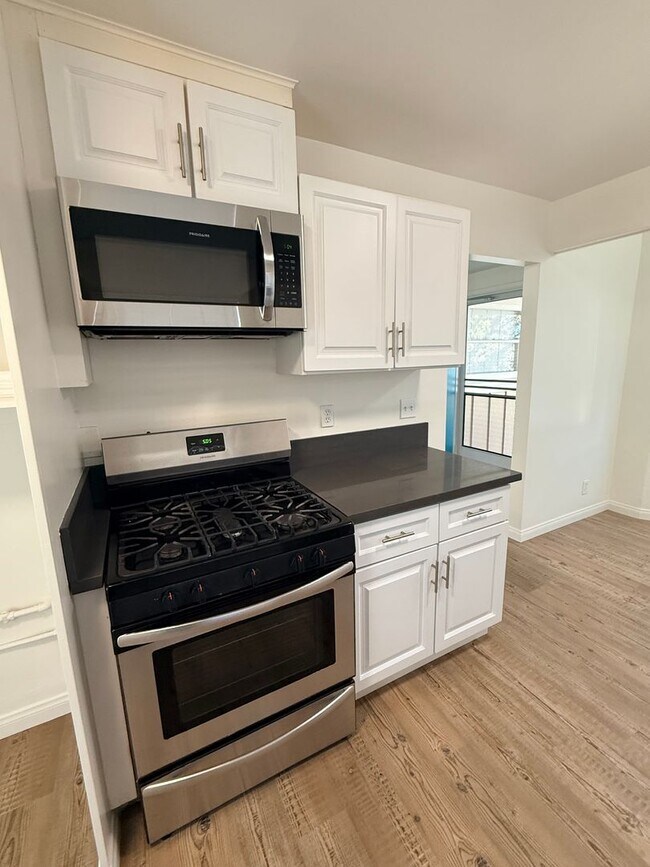 Building Photo - 4 bedroom home in LB with Large backyard now ready to rent!