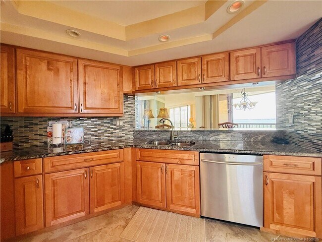 Building Photo - 9500 S Ocean Dr
