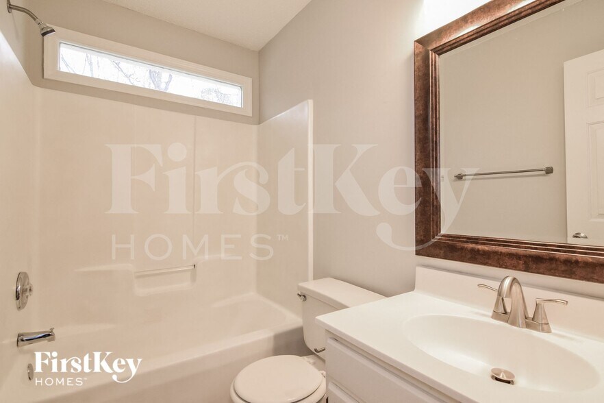 Building Photo - 7402 Claymont Dr