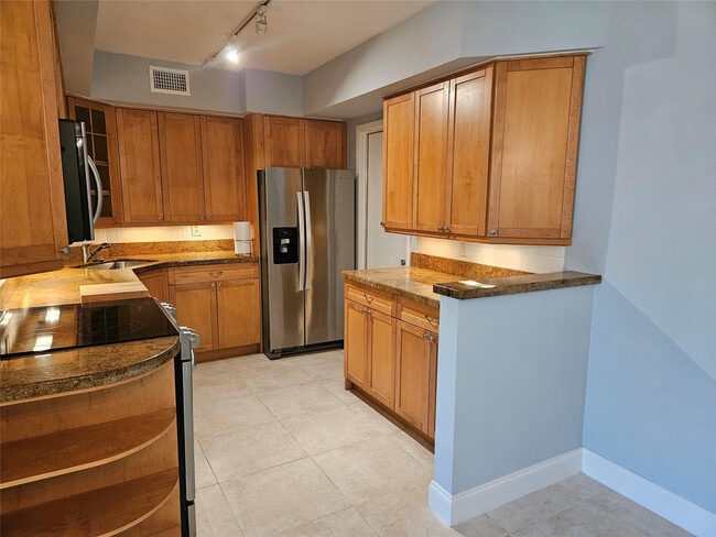 Building Photo - 669 W Oakland Park Blvd