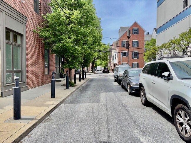 Building Photo - 1832 Kater St