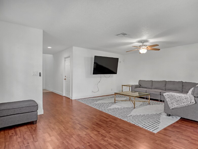 Building Photo - 681 Imperial Lake Rd