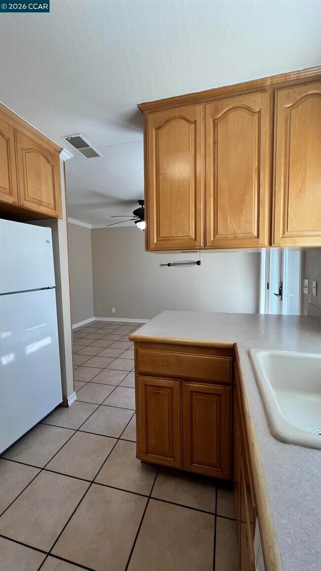 Building Photo - 2828 Royal Ann Ln