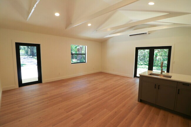 Building Photo - 2101 Riverland Rd