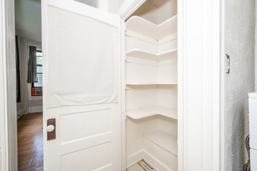 Large pantry - 120 Lyon St