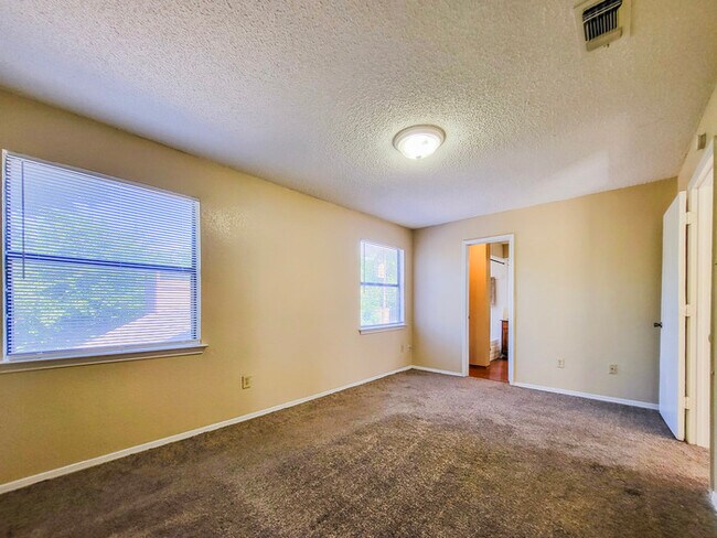 Building Photo - Fort Worth Townhouse coming soon.