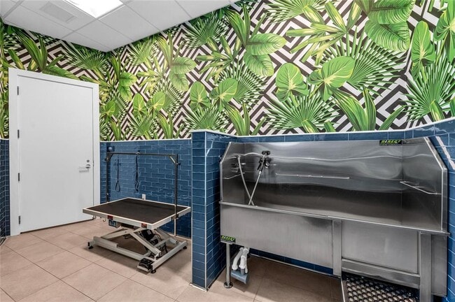 Building Photo - 275 1st Ave S