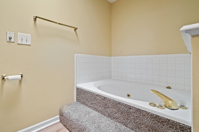 Building Photo - 2601 Hillshire Dr