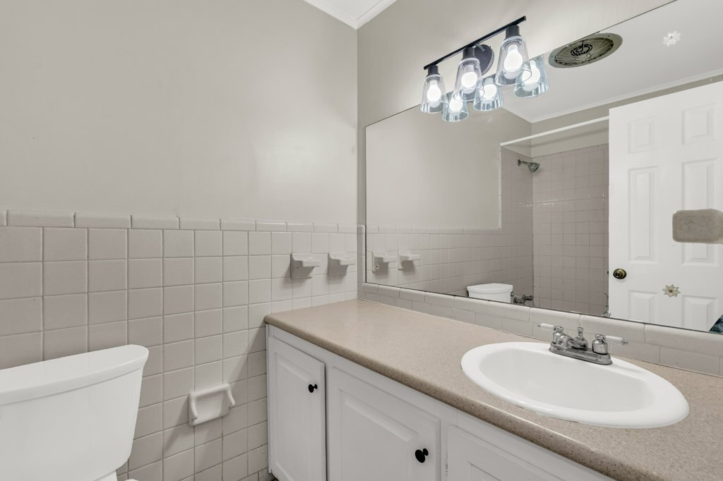 Building Photo - 222 Carr Rd