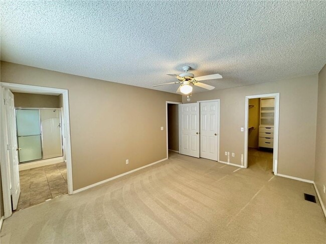 Building Photo - 6 Melbourn Dr