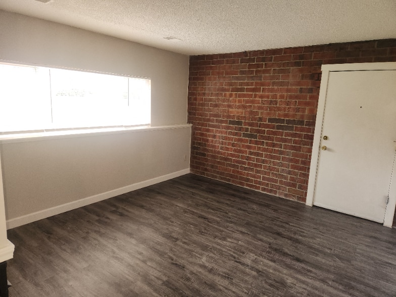 Building Photo - 6624 Dublin Loop W