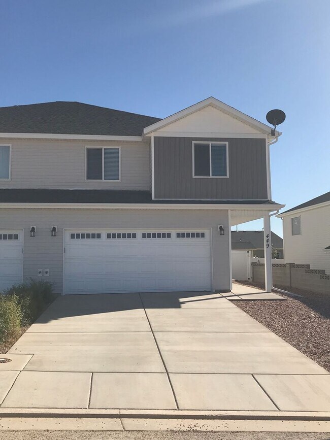 Building Photo - Twin home in Cedar City