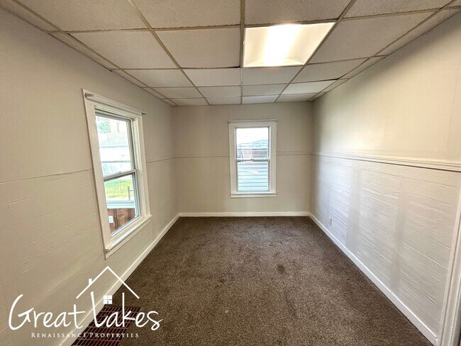 Building Photo - Charming 2 Bedroom 1 Bathroom now availabl...