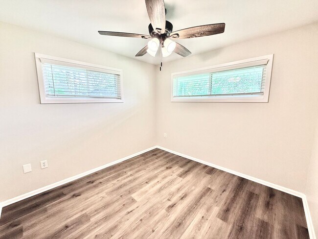 Building Photo - 2235 E Contour Dr