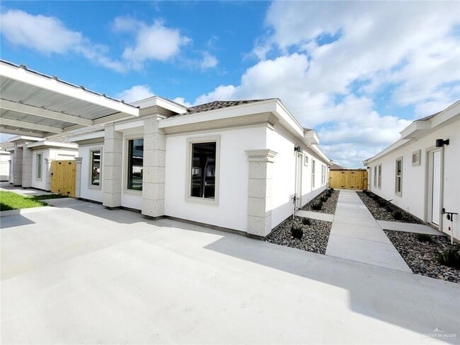 Building Photo - 5608 Sandpiper Ave