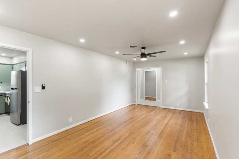 Building Photo - 1202 Spruce Dr