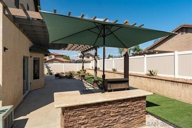 Building Photo - Beautifully Remodeled Home with outdoor Kitchen and Spa!