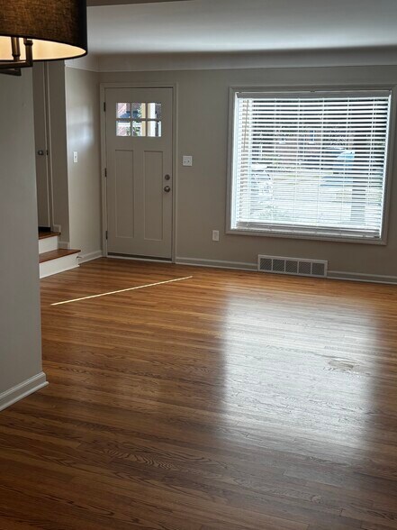 Building Photo - 2709 Glenview Ave
