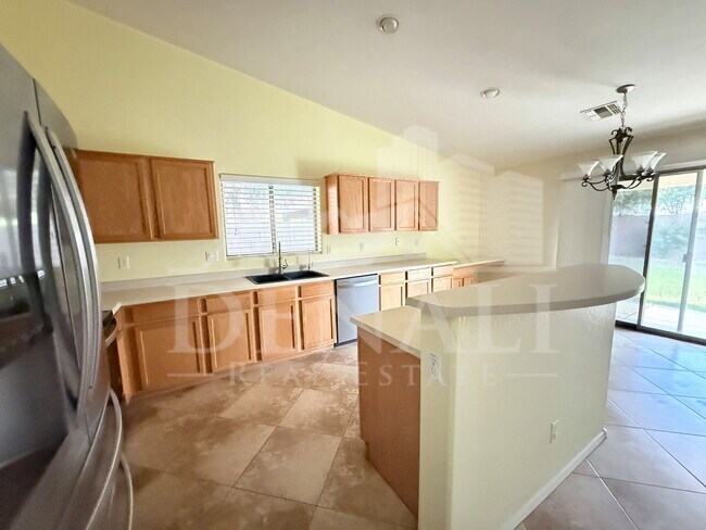 Building Photo - 1845 E Aloe Pl