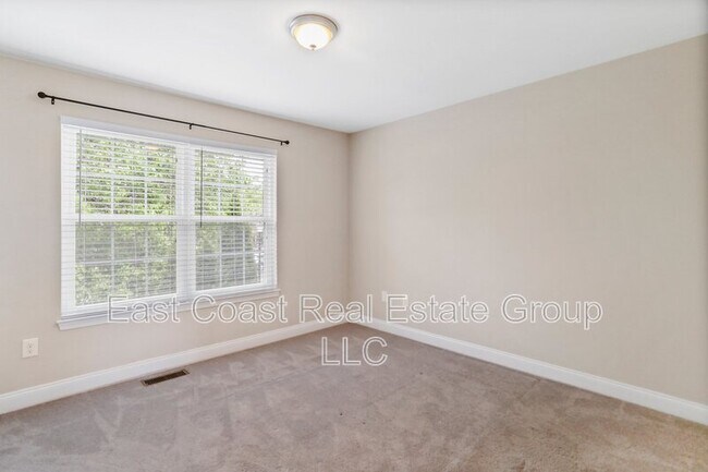 Building Photo - 575 Lancaster Pl