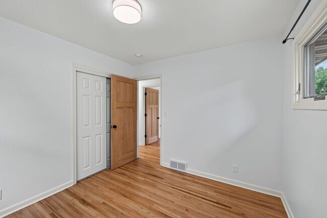 Building Photo - 2036 Coral Ln
