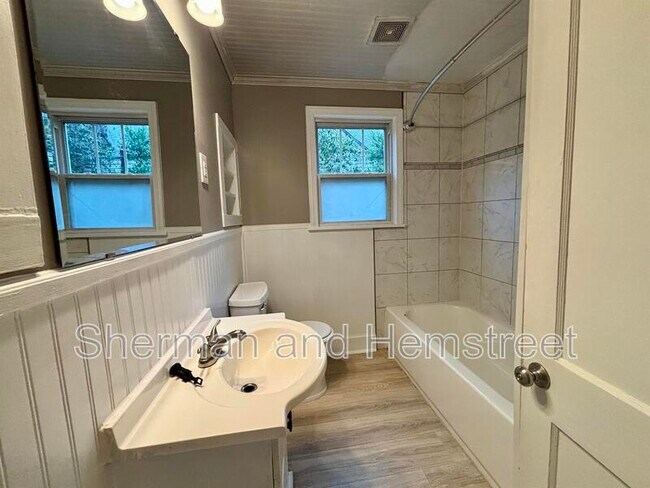 Building Photo - 1508 Heard Ave