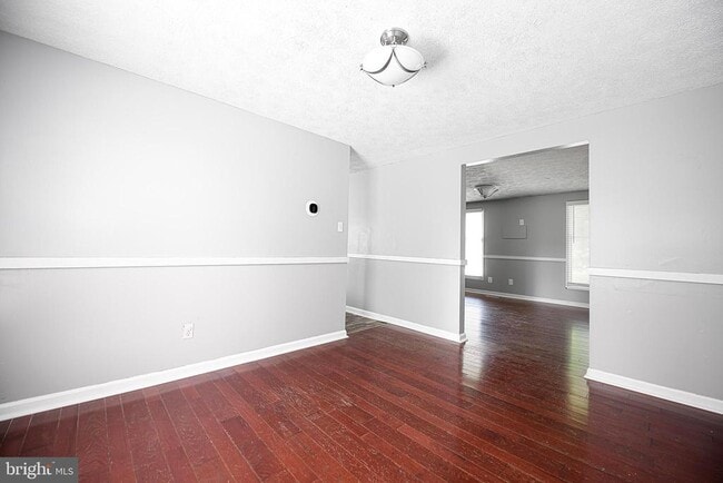 Building Photo - 703 E Broadway