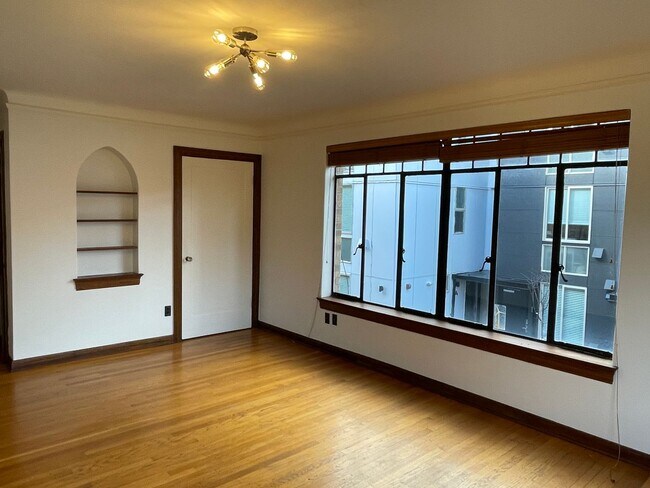 Building Photo - Vintage Eastlake Condo