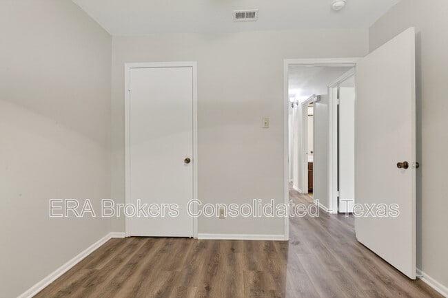 Building Photo - 14301 Brook Hollow Blvd