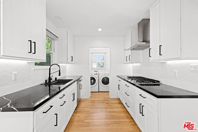 Building Photo - 12730 La Maida St