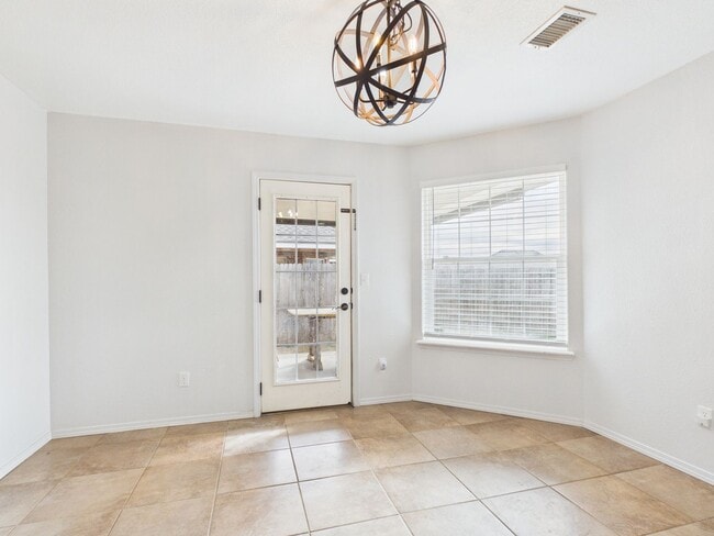 Building Photo - 4/2/2 in City View!