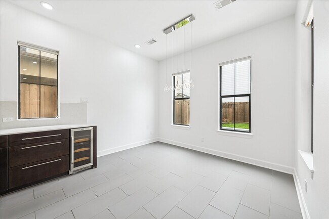 Building Photo - 2011 Colorado St