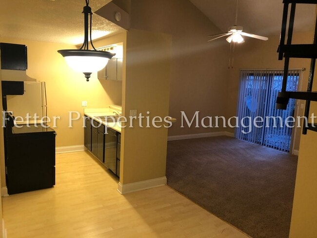 Building Photo - Eastside Evansville Condo!!!