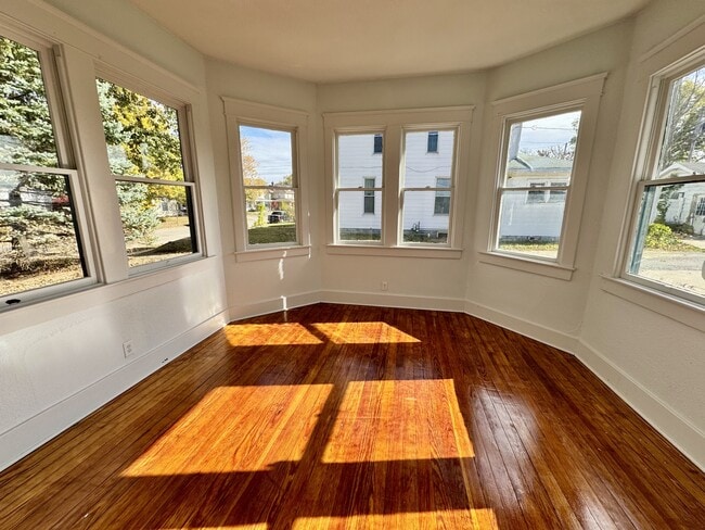 Building Photo - 915 W Taylor St