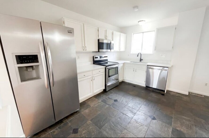 Building Photo - 12117 Monaco Dr